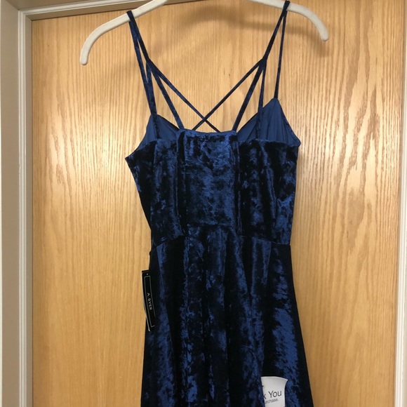 Blue velvet dress - Picture 3 of 7